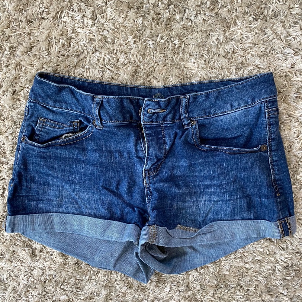 Juniors So Sz 11 Shortie Stretch Shorts.